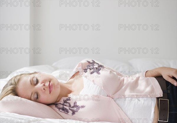 USA, New Jersey, Jersey City, Young attractive woman sleeping. Photo : Jamie Grill Photography