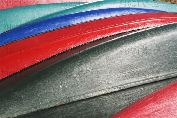 USA, Vermont, stack of canoes. Photo : fotog