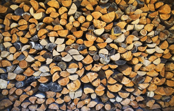 USA, Vermont, stack of firewood. Photo : fotog