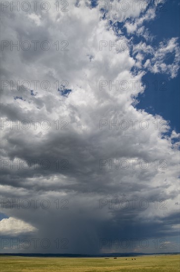 USA, Wyoming, Storm clouds over plains. Photo : Gary J Weathers