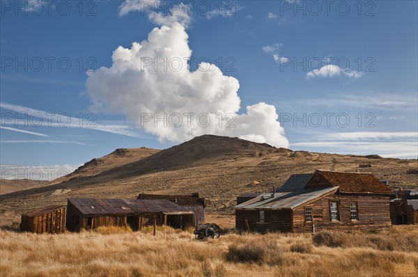 USA, California, Bodie, Old farm on plains. Photo : Gary J Weathers