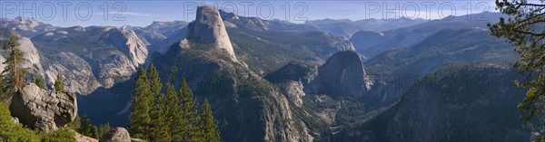 USA, California, Mariposa County, Half dome in Yosemite Valley. Photo : Gary J Weathers