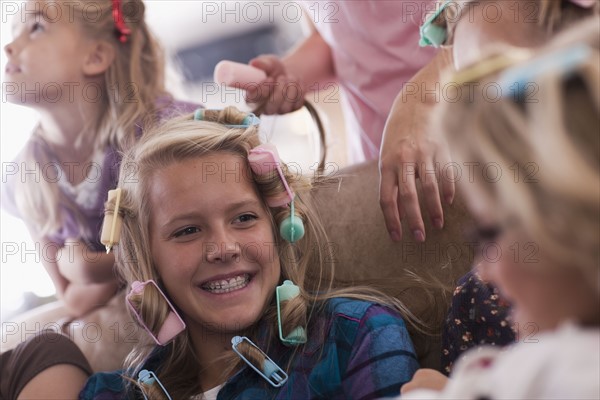 USA, Utah, family portrait of sisters (6-7, 8-9, 12-13, 14-15, 16-17) preparing hairs and having fun. Photo : Tim Pannell