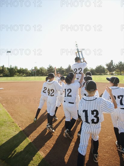 USA, California, Ladera Ranch, little league players (aged 10-11) celebrating.