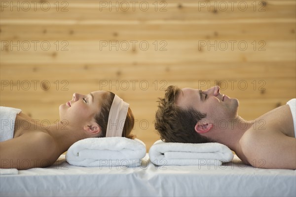 USA, New Jersey, Jersey City, Portrait of young couple lying in spa.