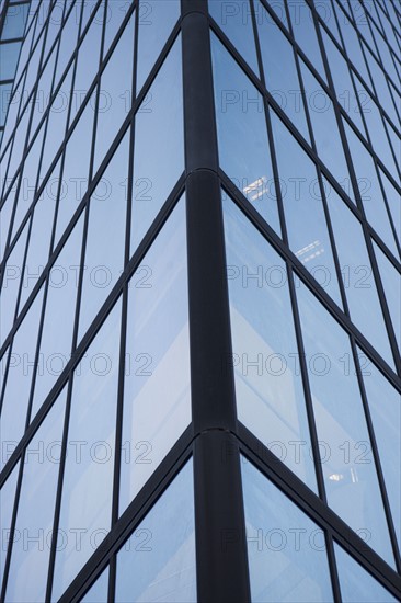 USA, Massachusetts, Boston, low angle view of skyscraper. Photo : fotog