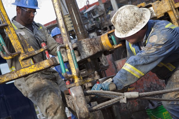 Oil workers drilling for oil on rig. Photo : Dan Bannister