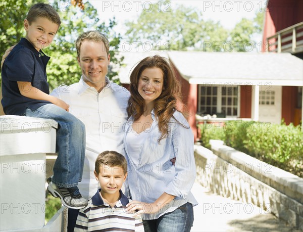 USA, New York, Flanders, Parents and sons (4-5, 8-9). Photo : Jamie Grill Photography