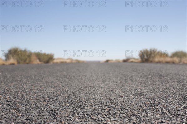USA, Arizona, Winslow, Country road, surface level. Photo : David Engelhardt