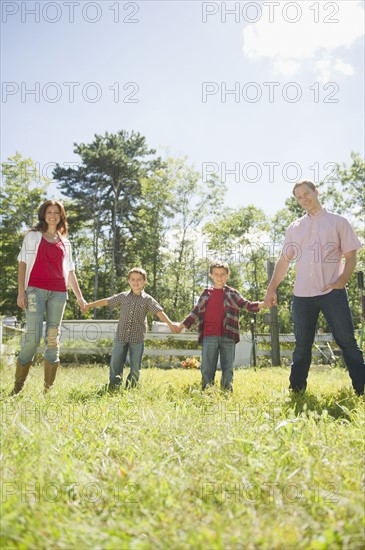 USA, New York, Flanders, Parents and sons (4-5, 8-9). Photo : Jamie Grill Photography
