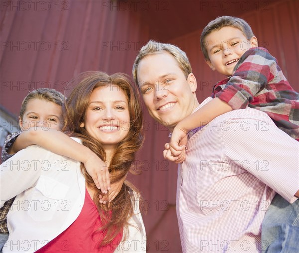 USA, New York, Flanders, Couple with two boys (4-5, 8-9) portrait. Photo : Jamie Grill Photography