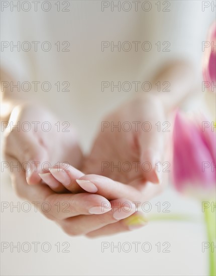 USA, New Jersey, Jersey City, Close-up view of woman's hands cupped. Photo : Jamie Grill Photography