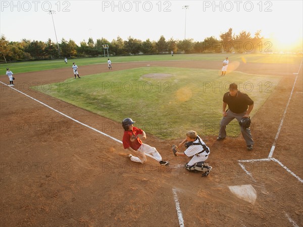 USA, California, Ladera Ranch, boys (10-11) playing baseball.