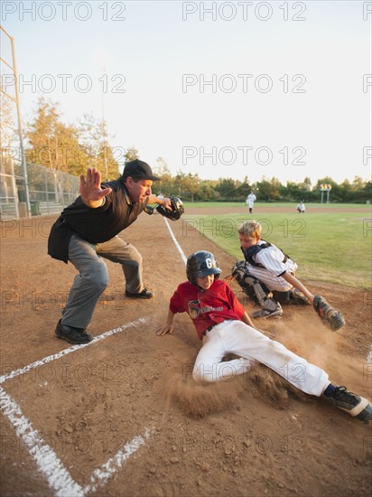 USA, California, Ladera Ranch, boys (10-11) playing baseball.