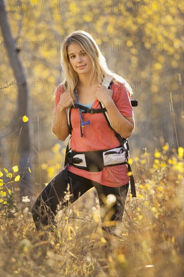 USA, Utah, portrait of young woman hiking in forest. Photo : Mike Kemp
