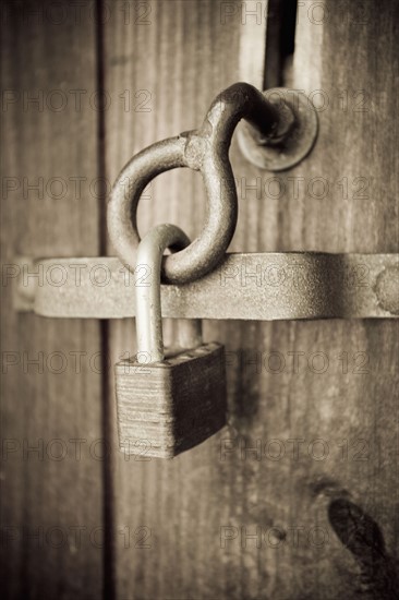 USA, Maryland, Padlock hanging. Photo : Chris Hackett