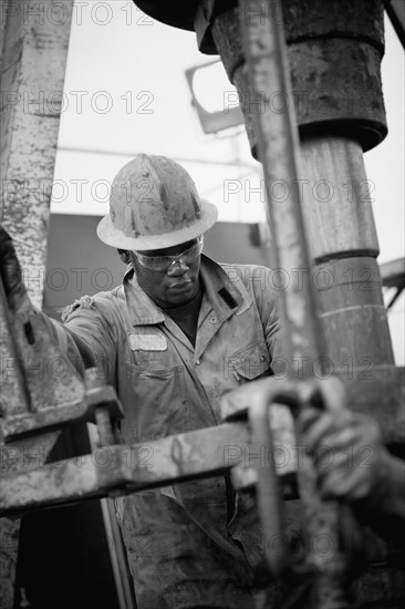 Oil worker drilling for oil on rig. Photo : Dan Bannister