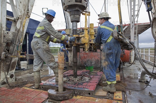 Oil workers drilling for oil on rig. Photo : Dan Bannister