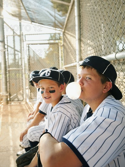 USA, California, Ladera Ranch, boys (10-11)from little league baseball team on dugout.
