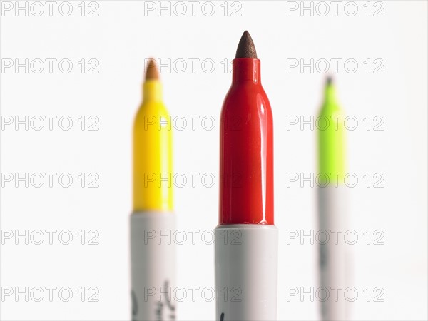 Studio shot red, green and yellow felt-tip pen. Photo : David Arky