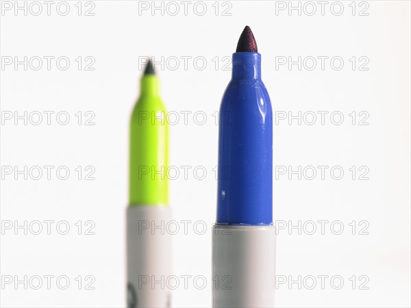 Studio shot blue and green felt-tip pen. Photo : David Arky