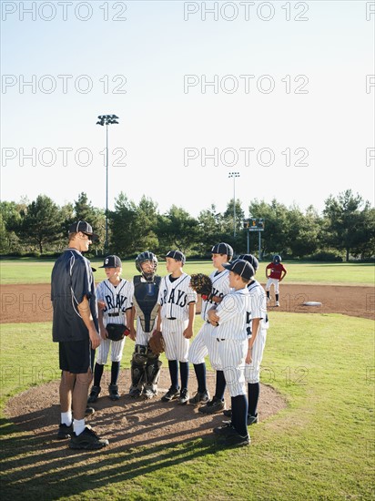 USA, California, Ladera Ranch, coach training little league baseball team (10-11).