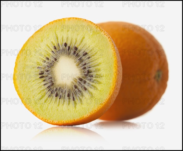 Mixture of orange and kiwi fruit. Photo : Mike Kemp