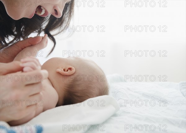 USA, New Jersey, Jersey City, Mother laughing over baby girl (2-5 months). Photo : Jamie Grill Photography