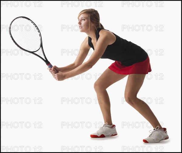 Young woman playing tennis. Photo : Mike Kemp
