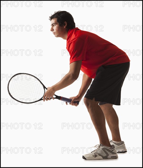 Young man playing tennis. Photo : Mike Kemp