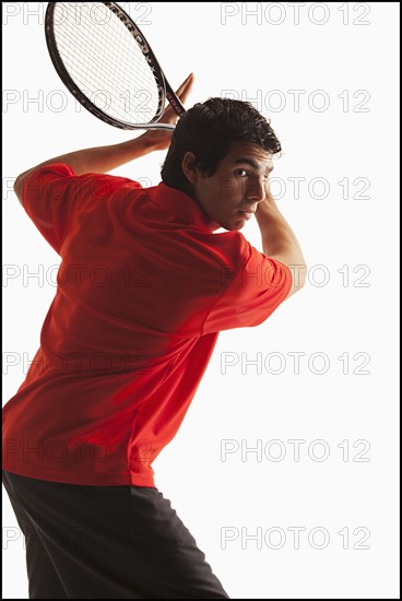 Young man playing tennis. Photo : Mike Kemp