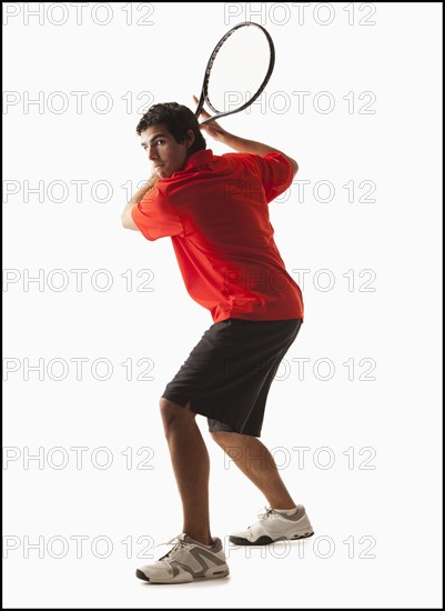 Young man playing tennis. Photo : Mike Kemp