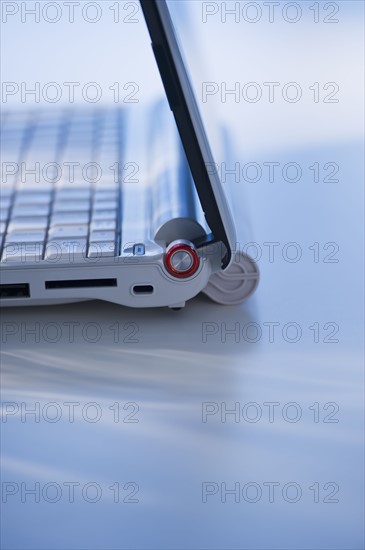 USA, New Jersey, Jersey City, Close-up view of open laptop. Photo : Daniel Grill