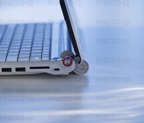 USA, New Jersey, Jersey City, Close-up view of open laptop. Photo : Daniel Grill