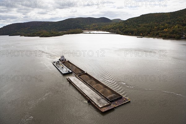 USA, New York, Bear Mountain, aerial view of barge on river. Photo : fotog