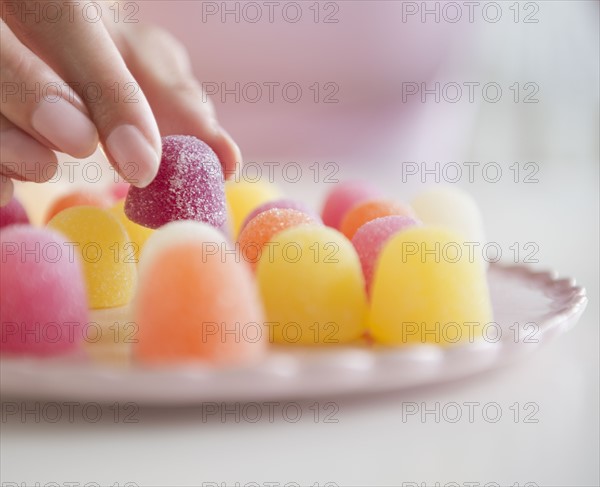 USA, New Jersey, Jersey City, Woman's hand eating jellies. Photo : Jamie Grill Photography