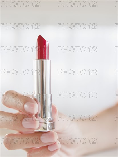 USA, New Jersey, Jersey City, Woman's hand holding lipstick. Photo : Jamie Grill Photography