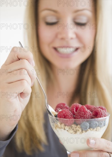 USA, New Jersey, Jersey City, Young attractive woman eating ice cream. Photo : Jamie Grill Photography