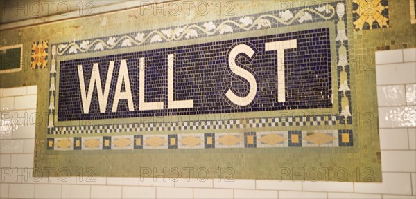 USA, New York City, Manhattan, Wall Street sign. Photo : fotog