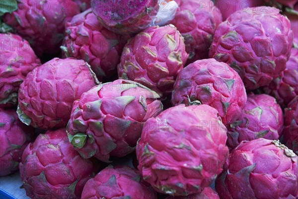 USA, New York City, heap of dragon fruit. Photo : fotog