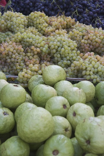 USA, New York City, heap of fruits. Photo : fotog