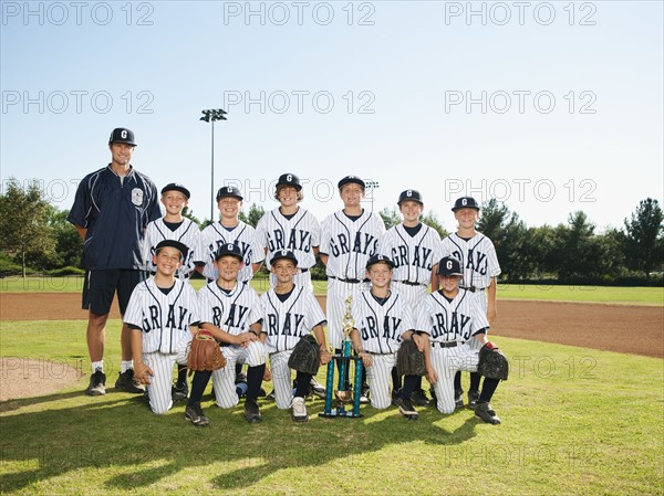 USA, California, Ladera Ranch, portrait of little league players (aged 10-11).