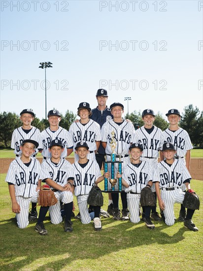 USA, California, Ladera Ranch, portrait of little league players (aged 10-11).