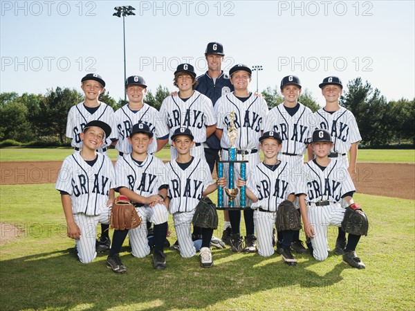 USA, California, Ladera Ranch, portrait of little league players (aged 10-11).