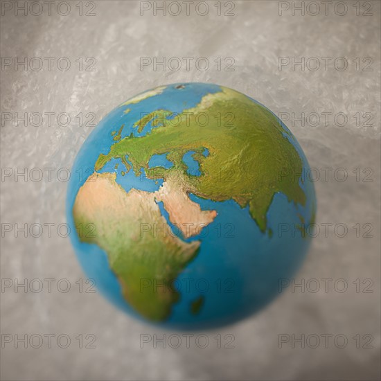 Globe lying on bubble wrap. Photo : Mike Kemp