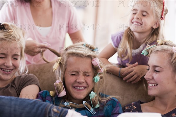 USA, Utah, family portrait of sisters (6-7, 8-9, 12-13, 14-15, 16-17) preparing hairs and having fun. Photo : Tim Pannell