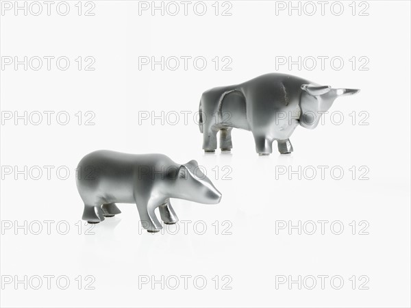 Studio shot of silver figurines of bull and bear. Photo : David Arky