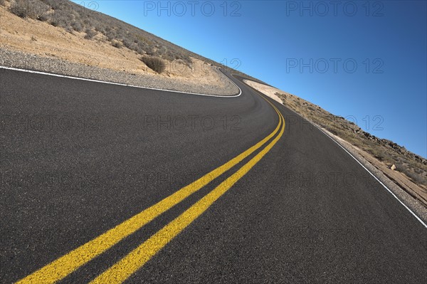 Road through desert. Photo : FBP