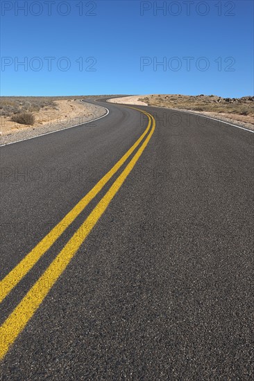 Road through desert. Photo : FBP