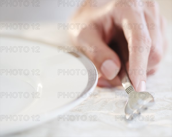 USA, New Jersey, Jersey City, Close-up view of woman's hand holding fork. Photo : Jamie Grill Photography